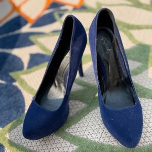 QUPID Velvet Heels (9) PERFECT CONDITION